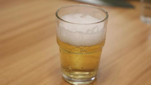 醫(yī)生提醒 三種易升高尿酸的飲品，不想痛風臨門，平時最好少喝